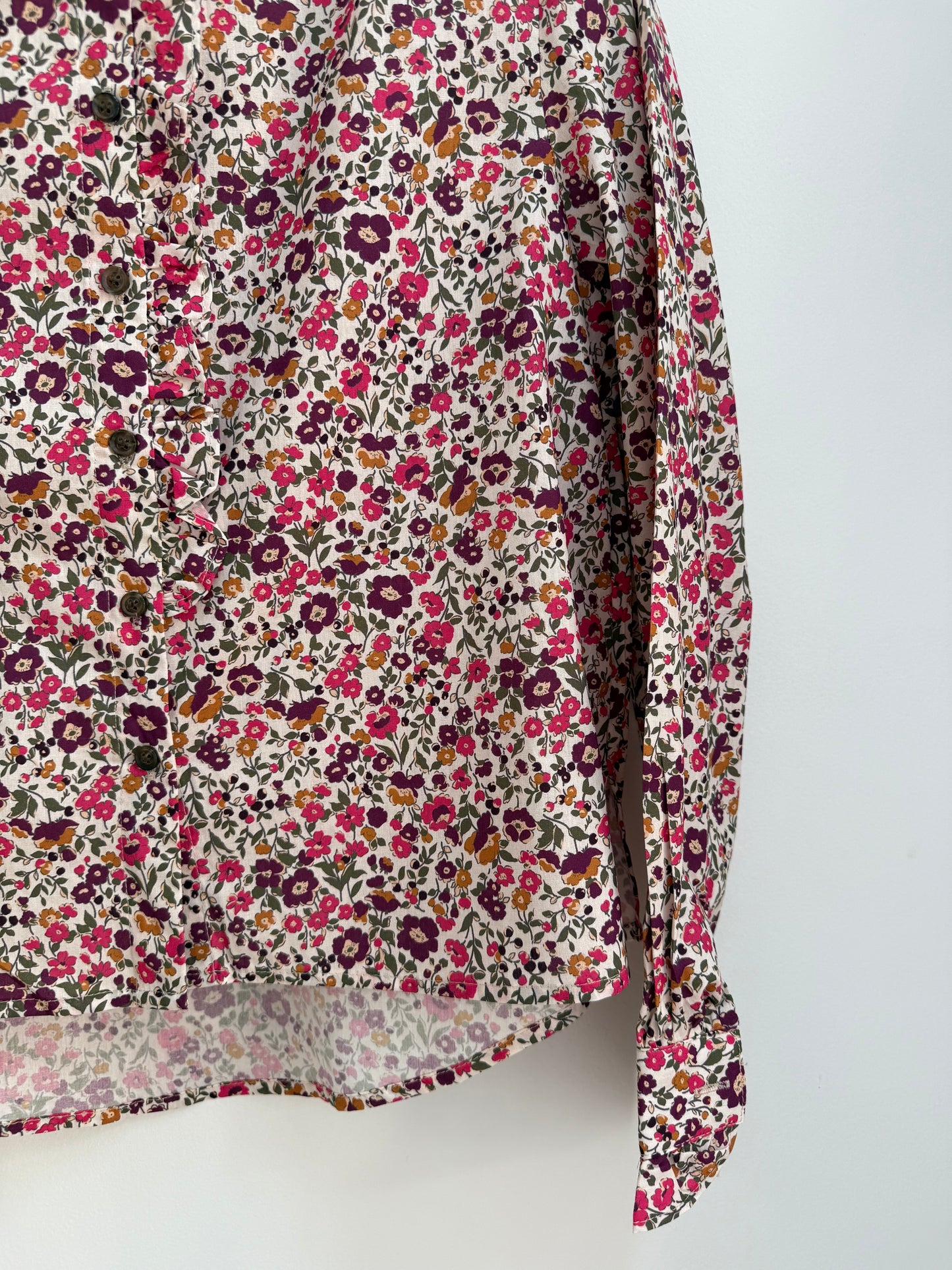 Chemise imprimé floral et froufrous