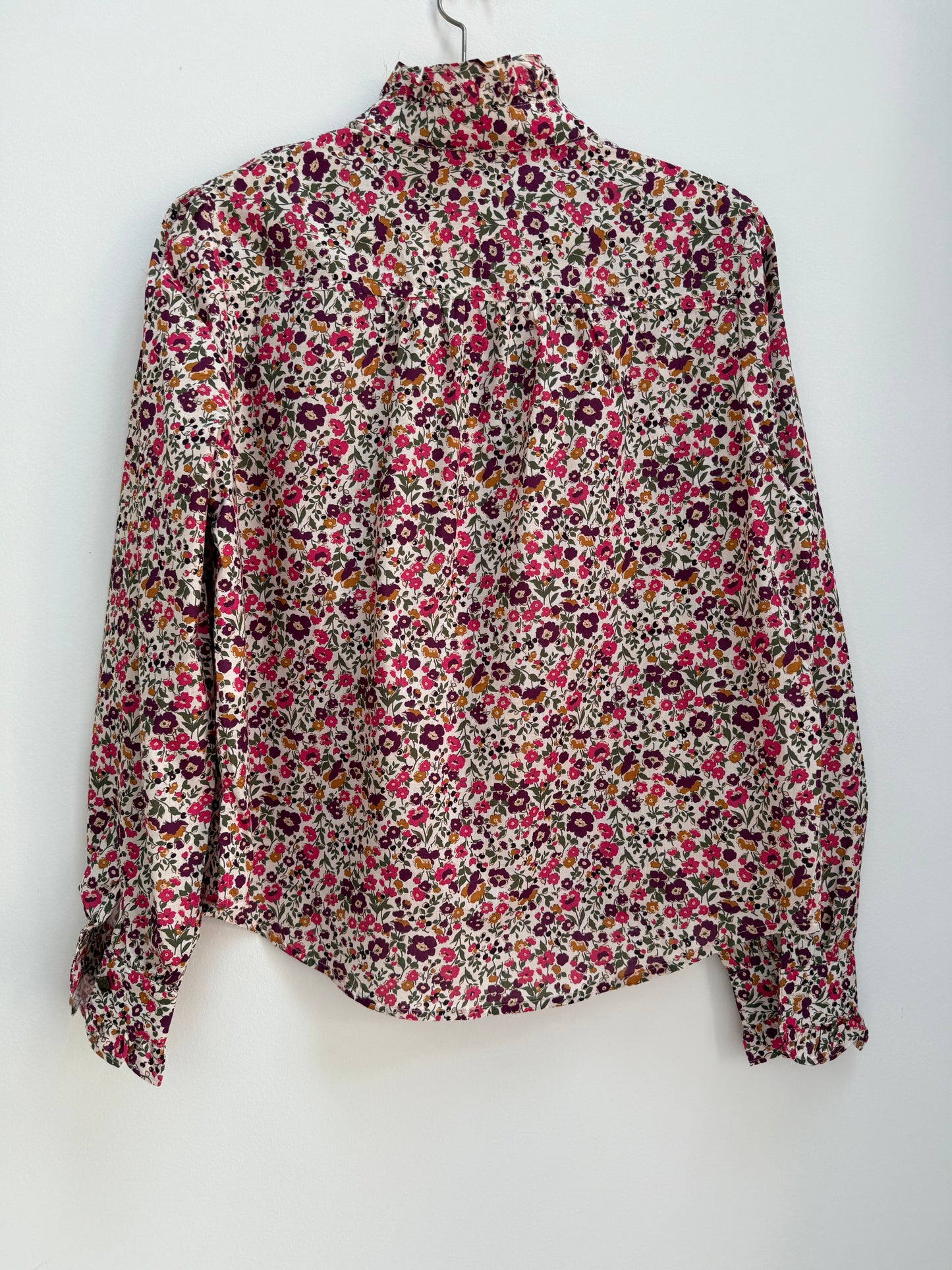 Chemise imprimé floral et froufrous