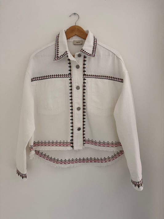 Veste large en jean blanc avec broderie colorées