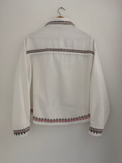 Veste large en jean blanc avec broderie colorées