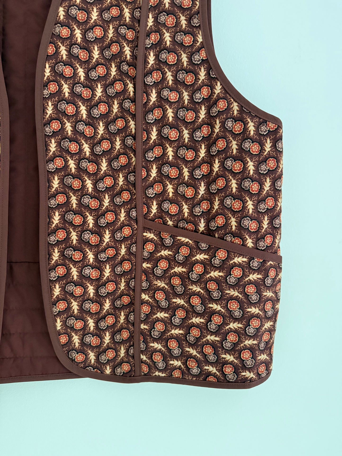 Gilet sans manches fin matelassé avec motifs
