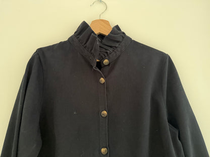 Sur chemise en jean bleue marine avec grand col
