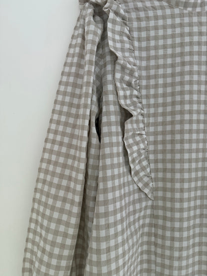 Blouse vichy beige et blanche avec froufrous