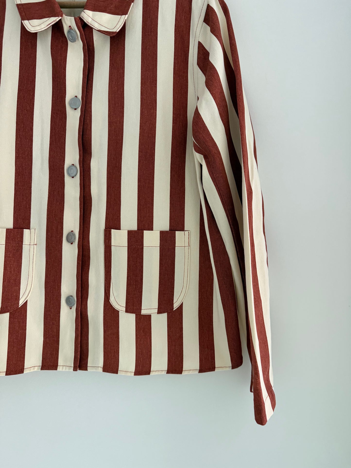 Veste avec col rayée rouille et crème