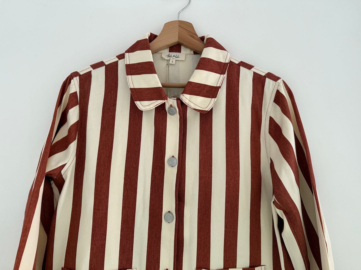 Veste avec col rayée rouille et crème