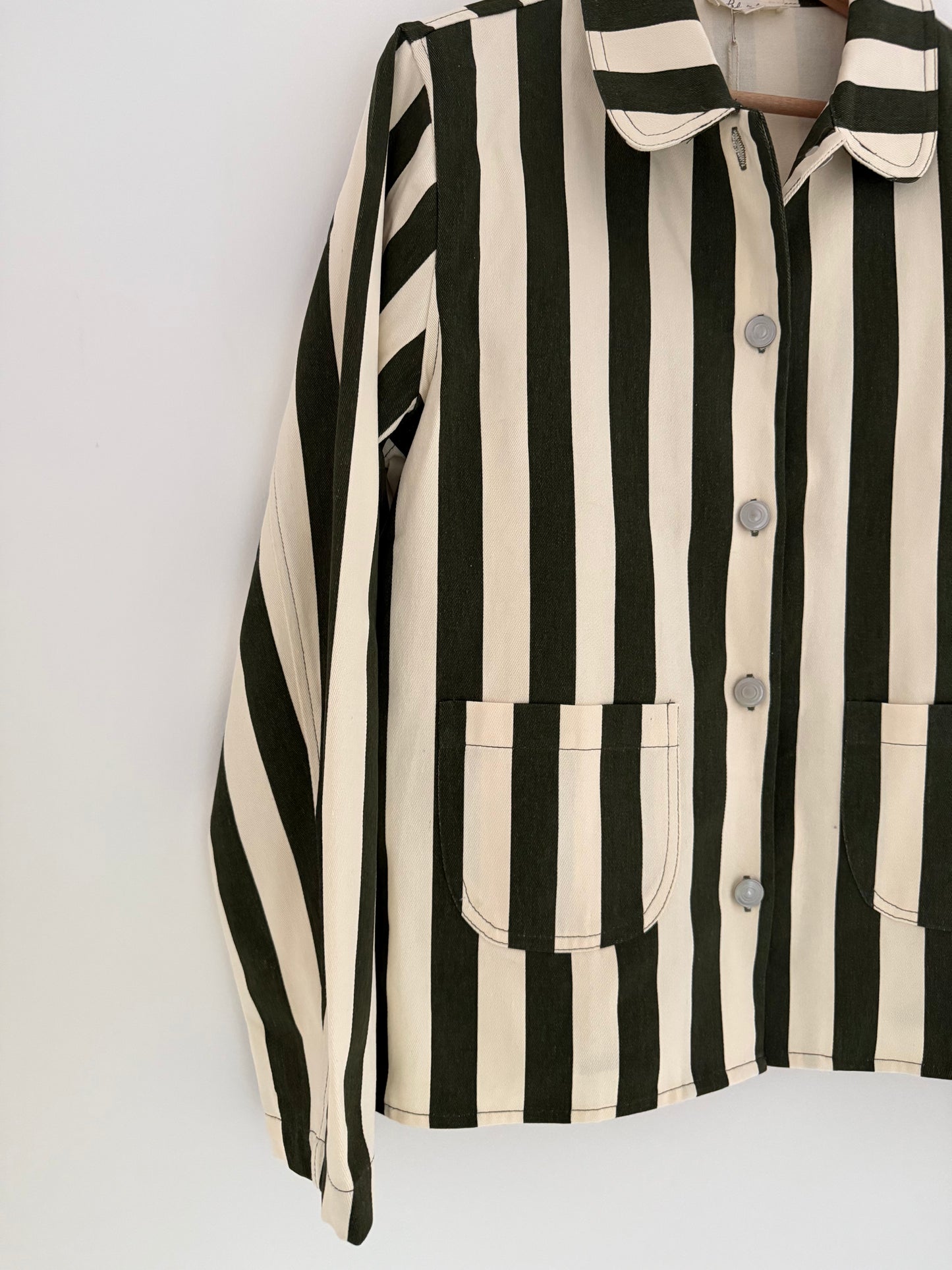 Veste avec col rayée kaki et crème