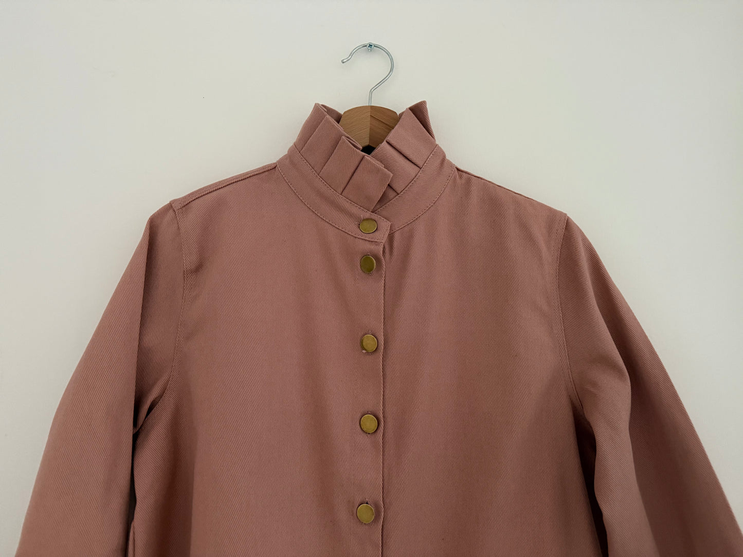 Sur chemise en jean avec grand col vieux rose