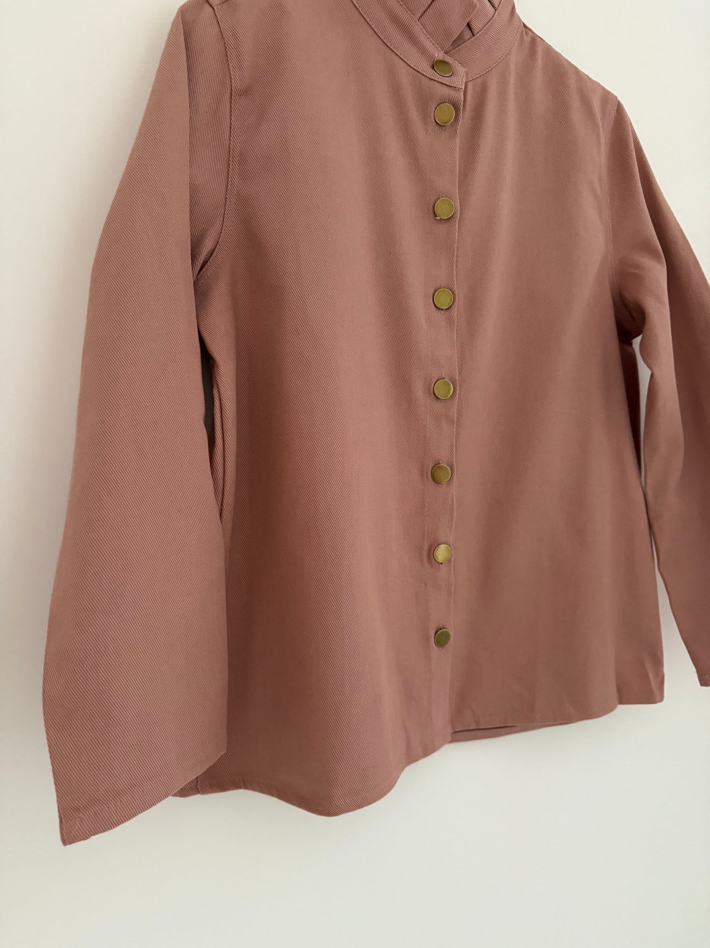 Sur chemise en jean avec grand col vieux rose