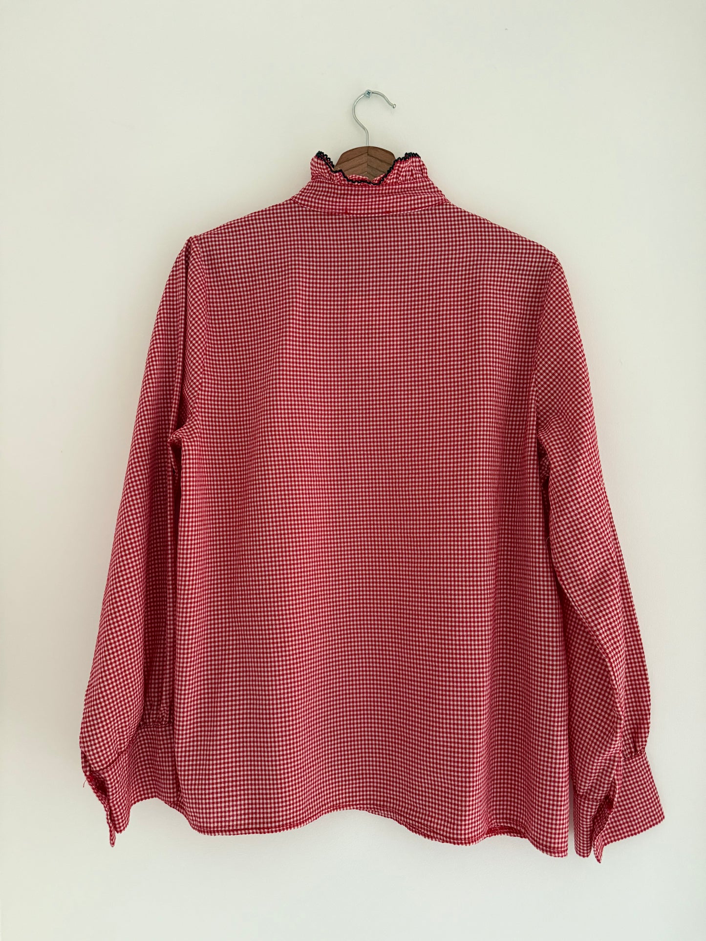 Chemise vichy rouge et blanche avec liseré bleu marine