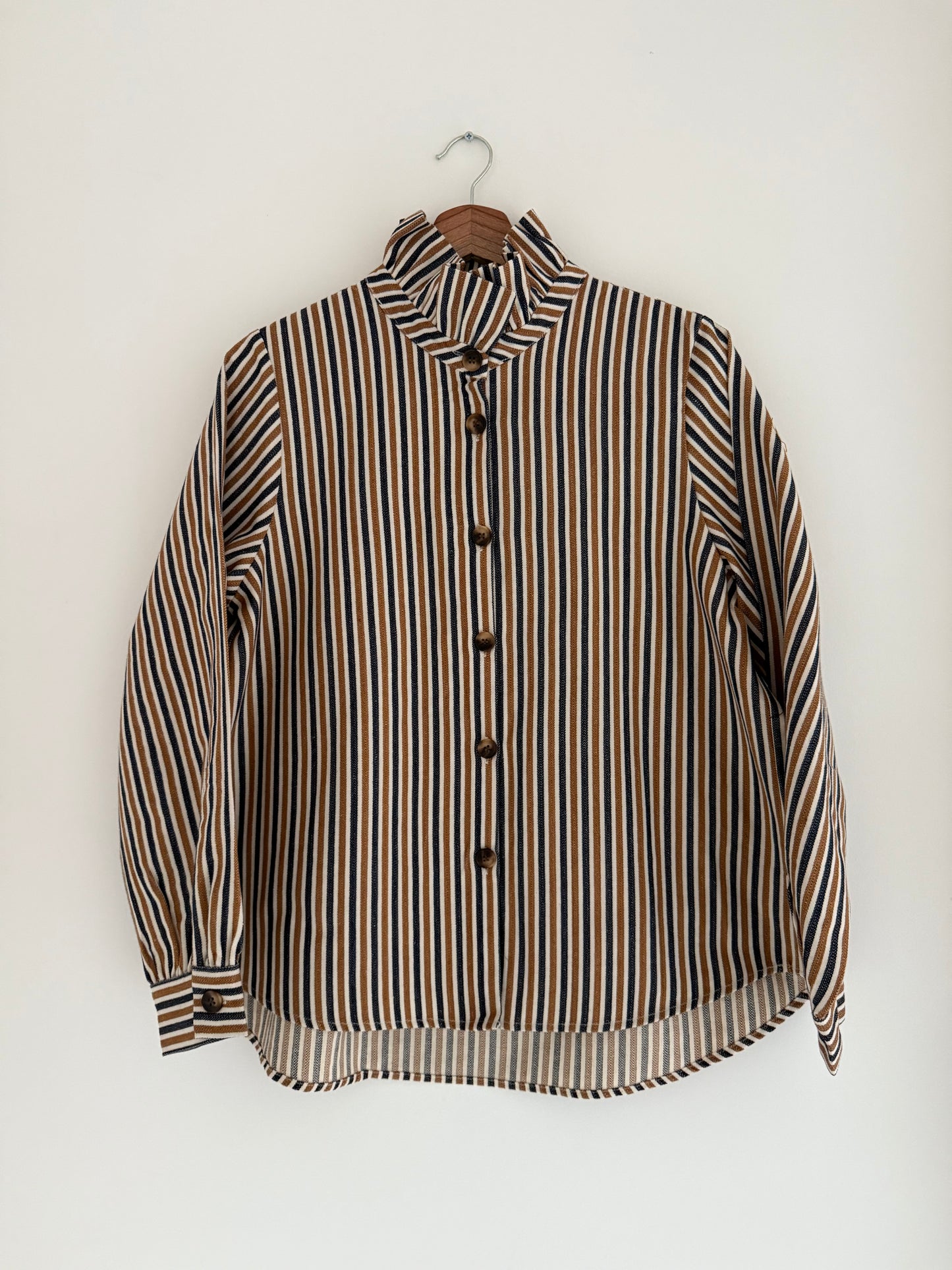 Sur chemise en jean rayée avec grand col