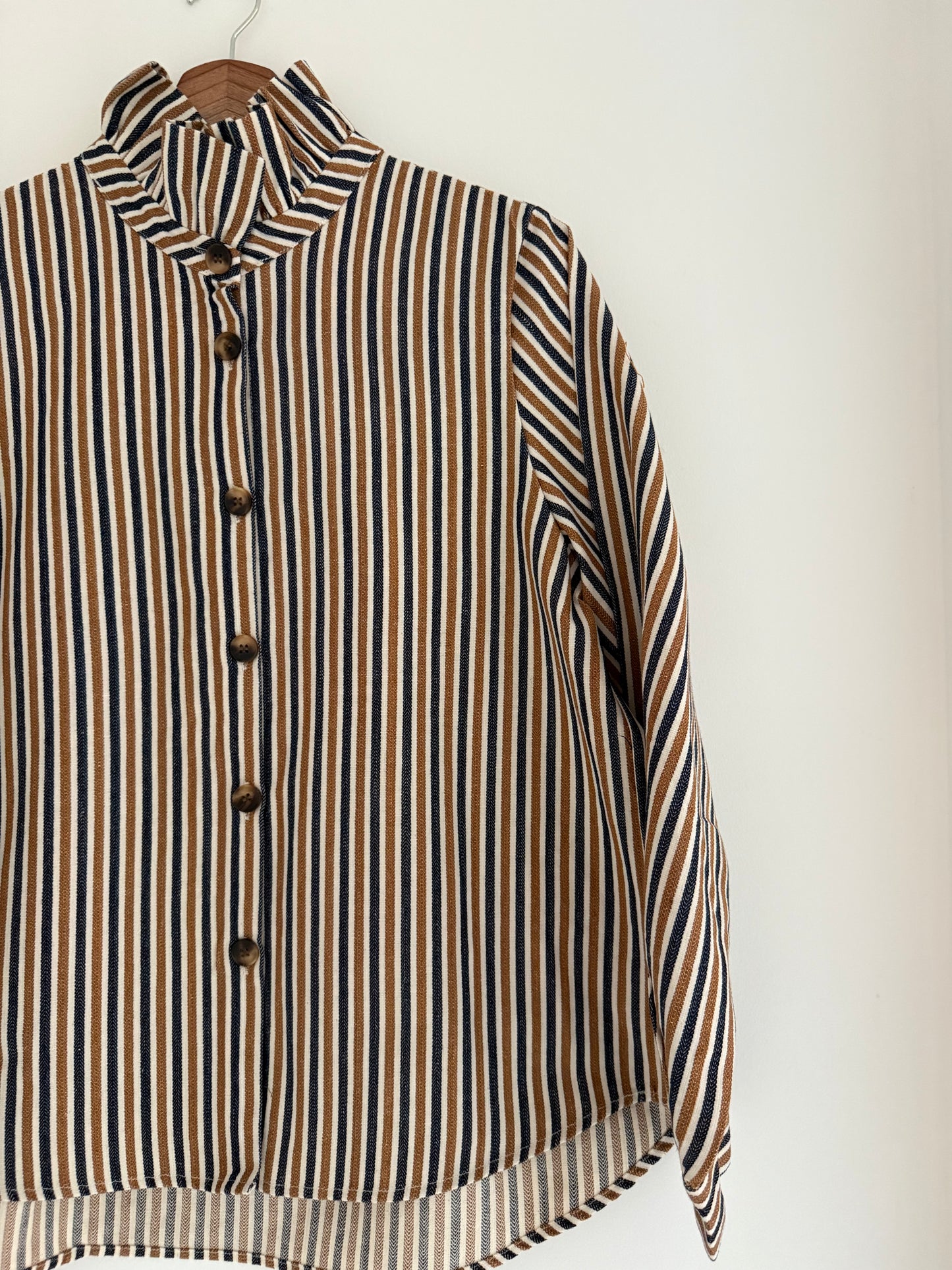 Sur chemise en jean rayée avec grand col