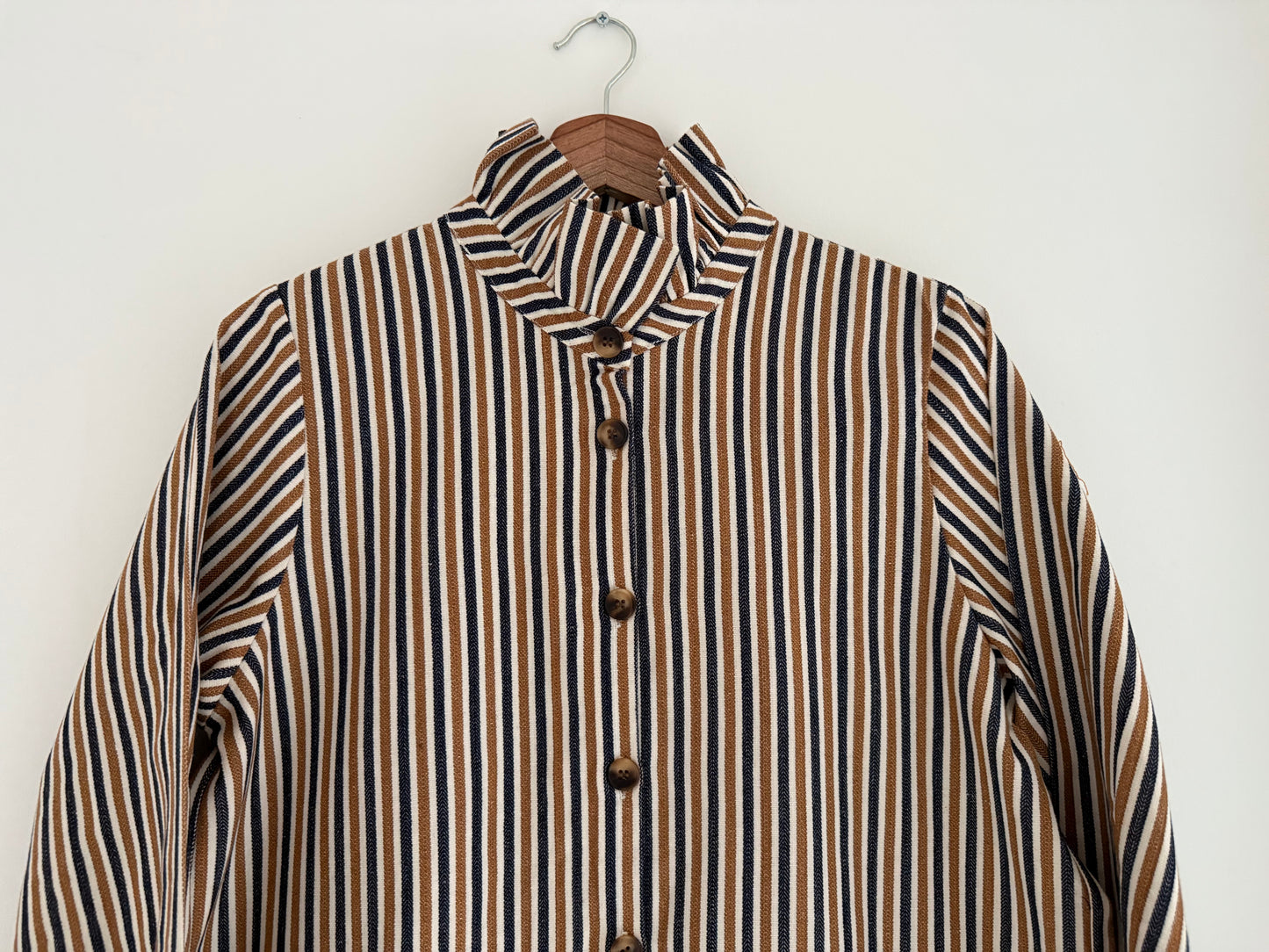 Sur chemise en jean rayée avec grand col