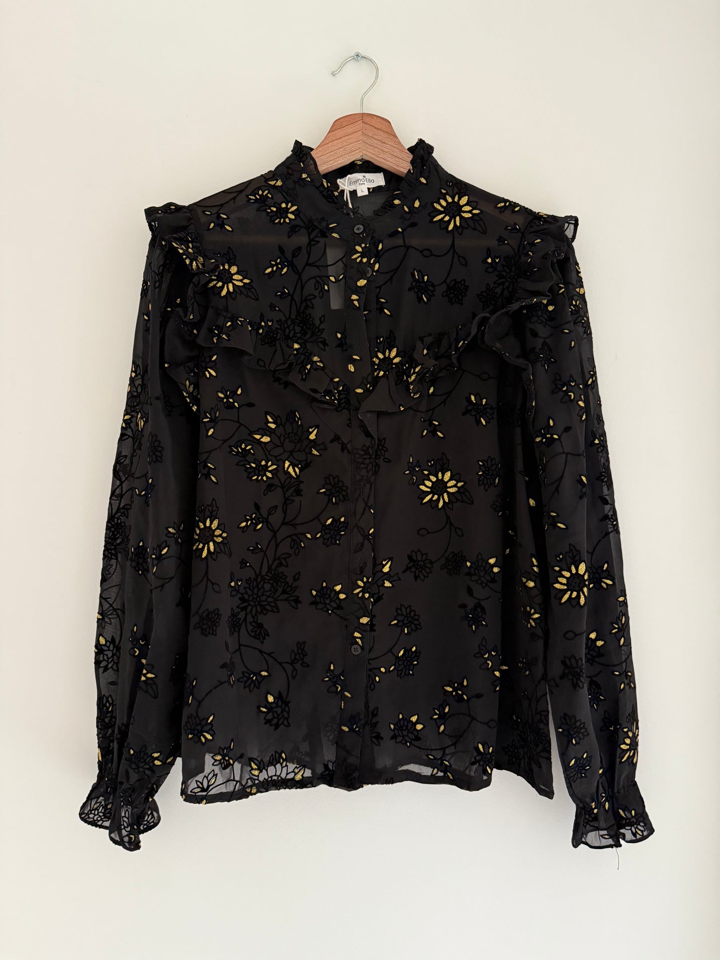 Blouse froufrous noire avec motifs en relief et détails dorés