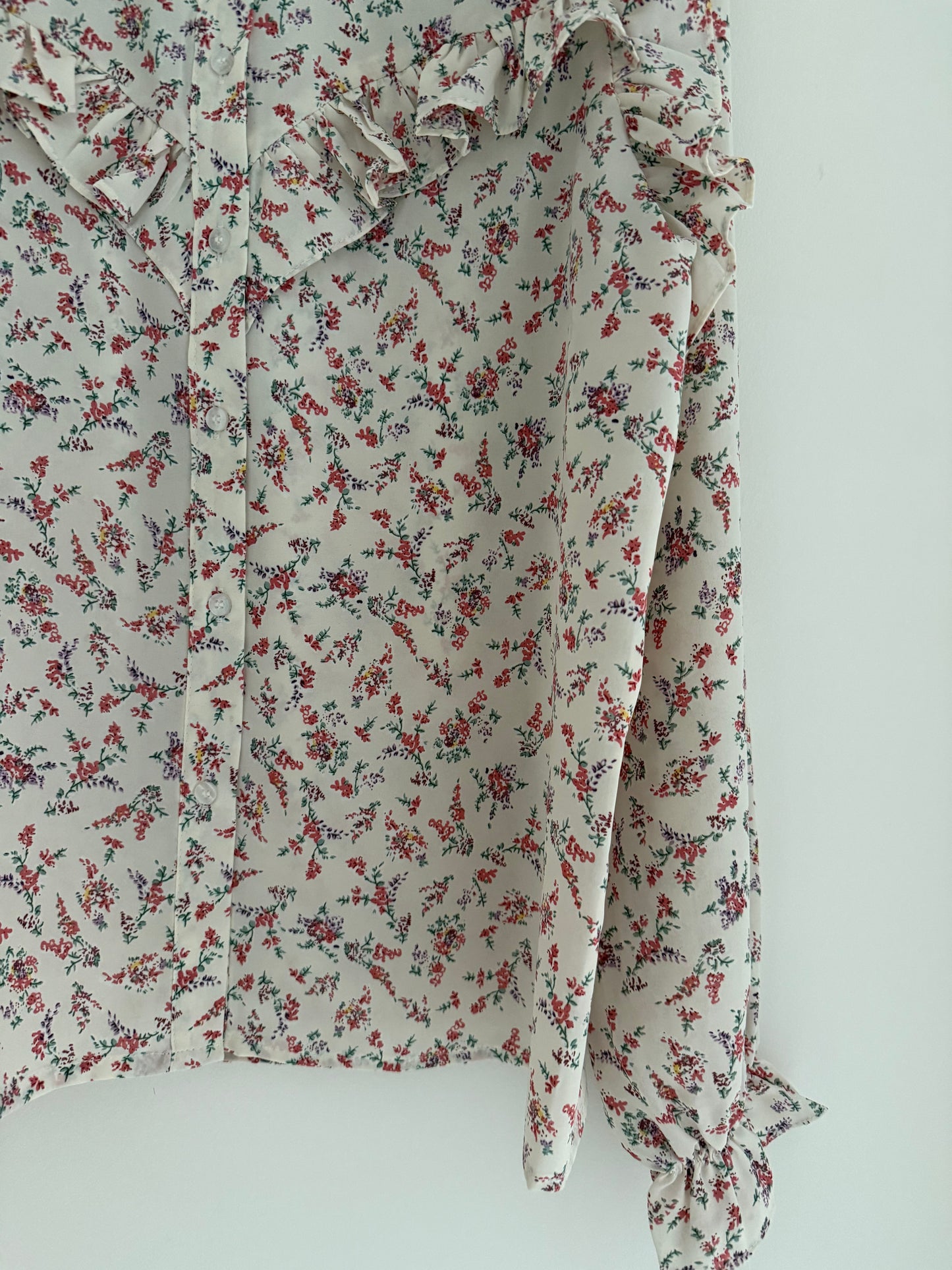 Blouse froufrous avec motifs