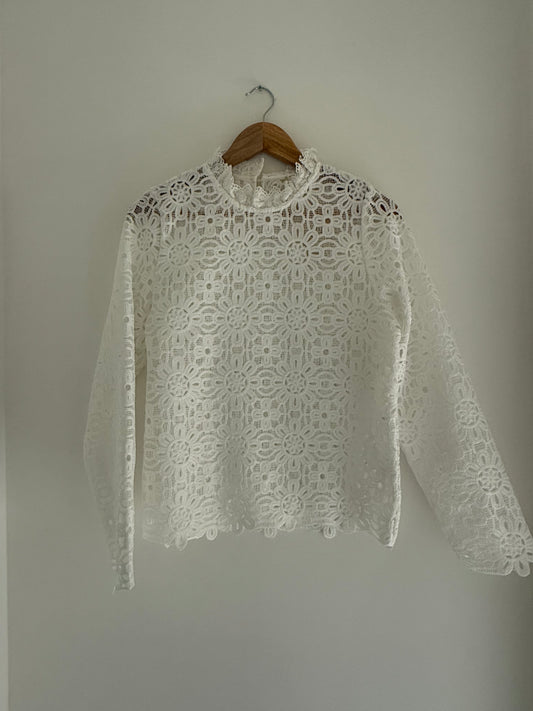 Blouse blanche type broderie épaisse