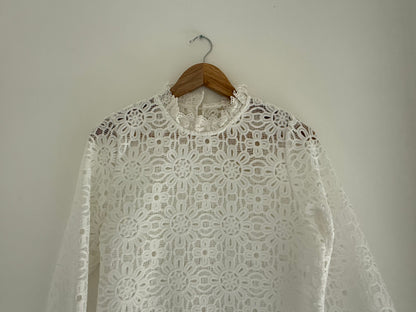 Blouse blanche type broderie épaisse