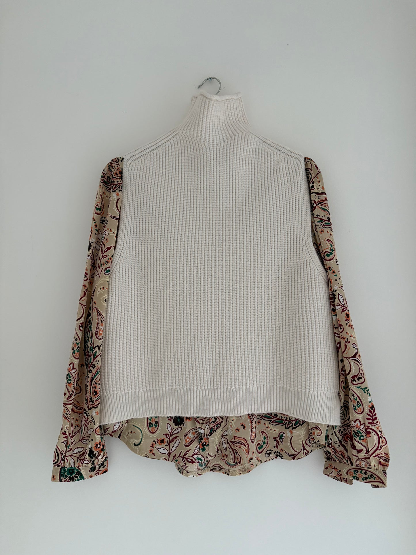 Chemise fluide beige avec motifs colorés