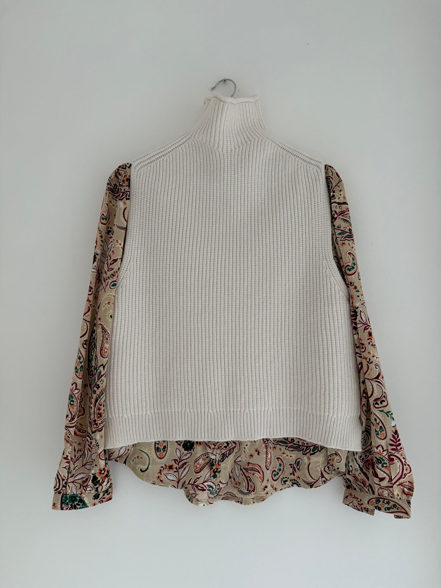 Pull sans manches avec grand col crème effet laine