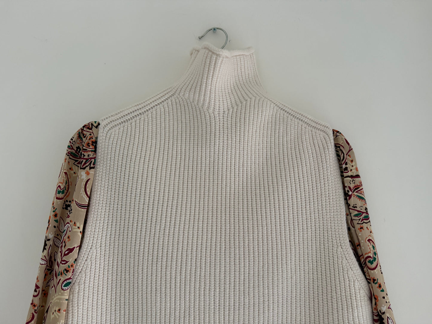 Pull sans manches avec grand col crème effet laine