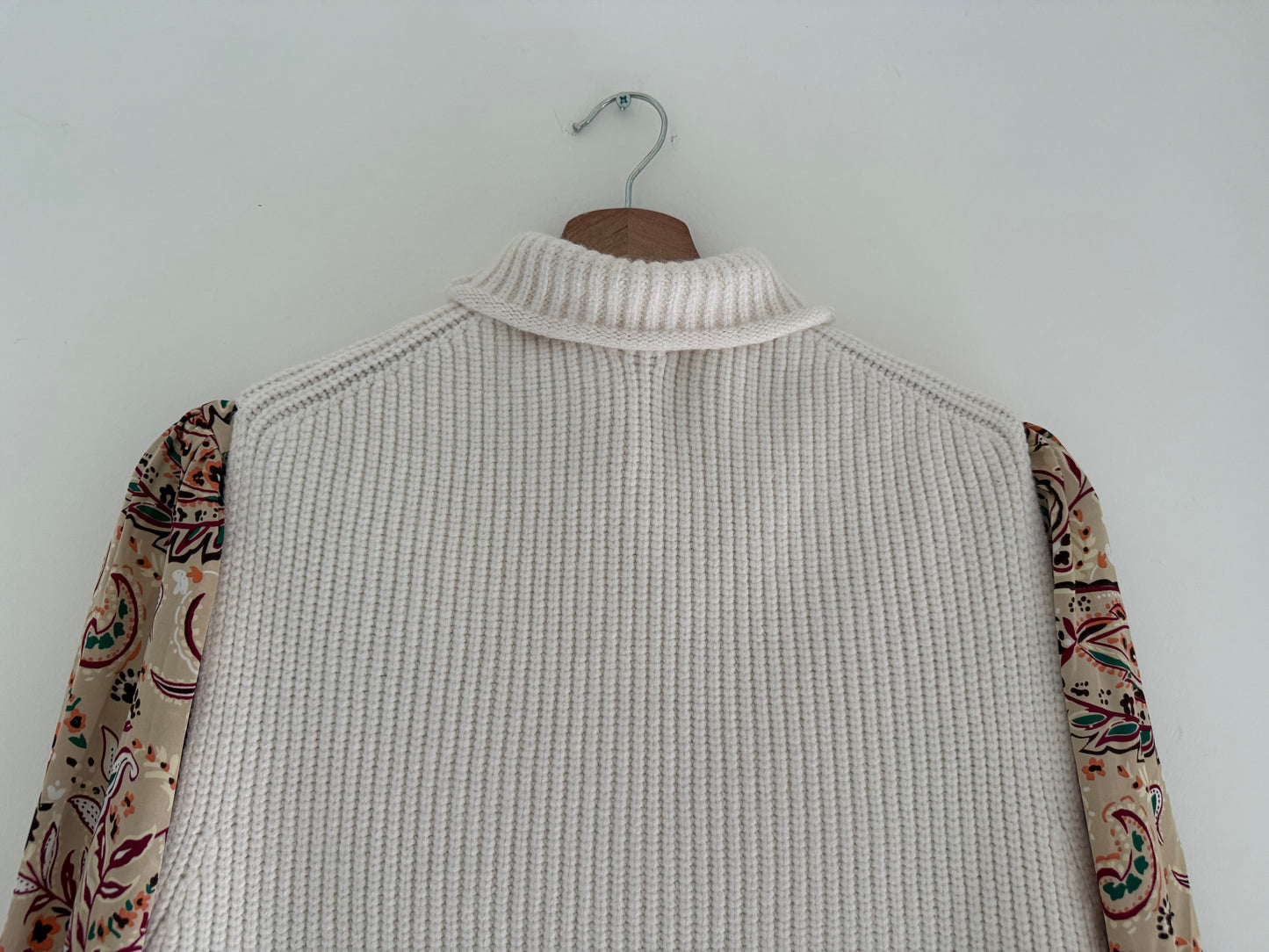 Pull sans manches avec grand col crème effet laine