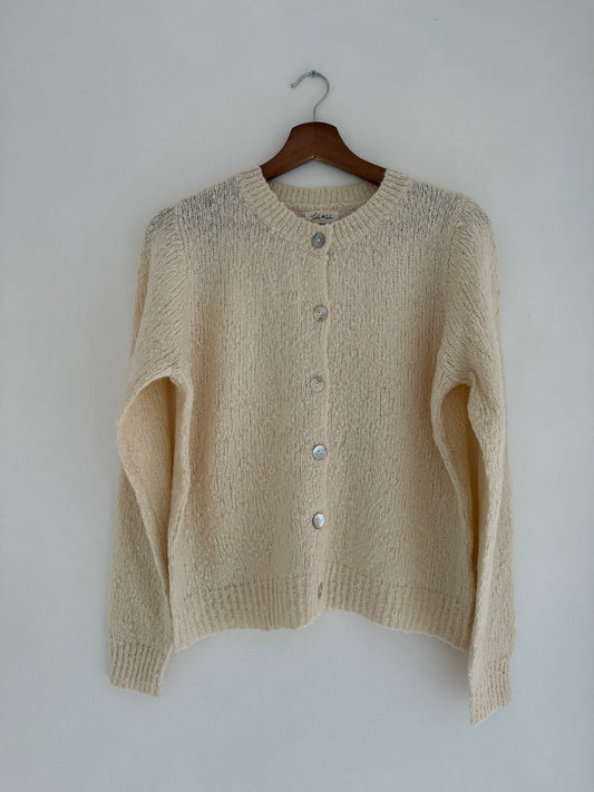 Gilet beige avec boutons nacrés