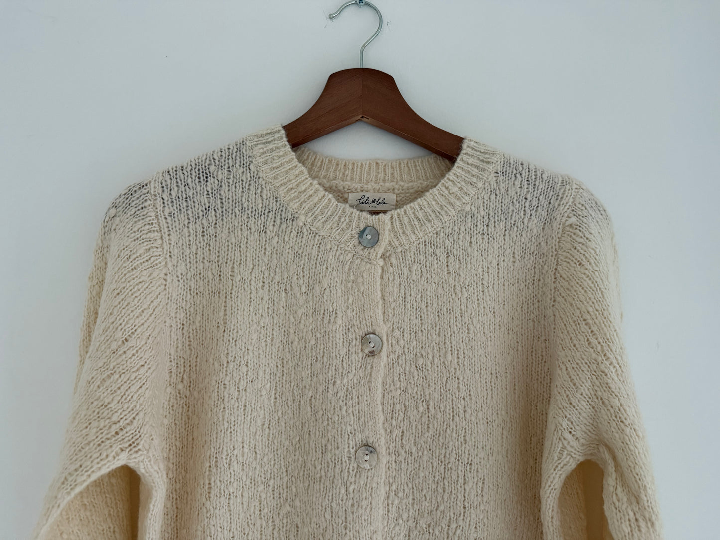 Gilet beige avec boutons nacrés