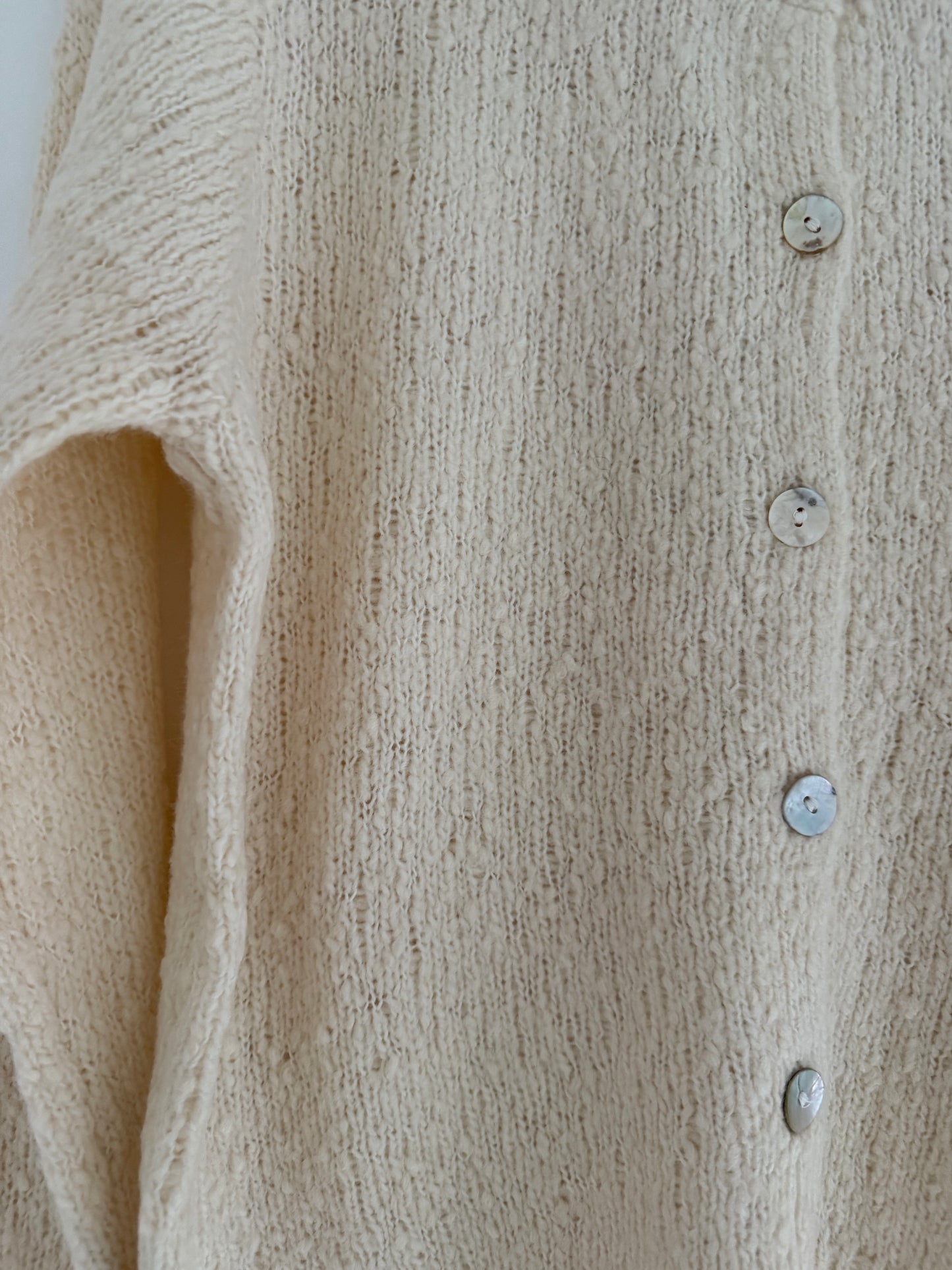 Gilet beige avec boutons nacrés