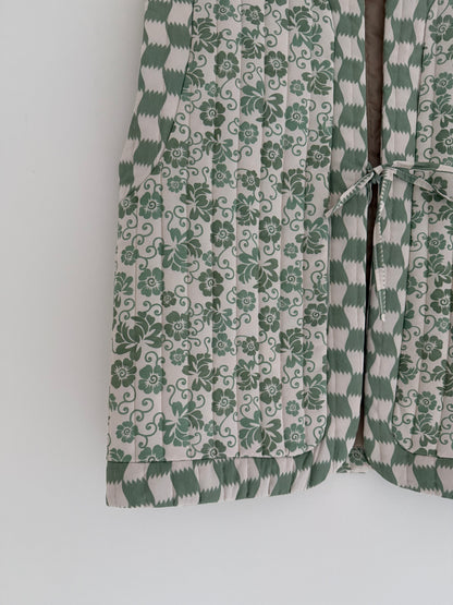Veste sans manches matelassée avec motifs