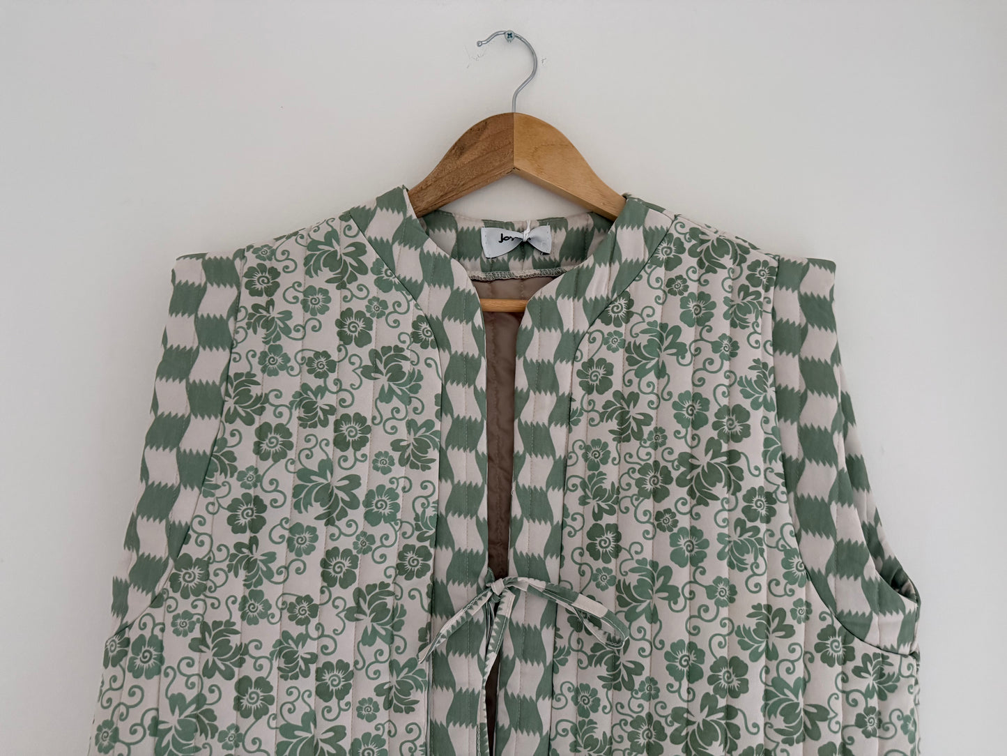 Veste sans manches matelassée avec motifs