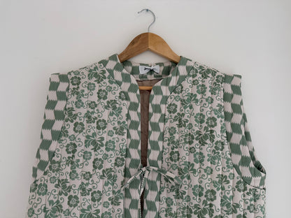 Veste sans manches matelassée avec motifs