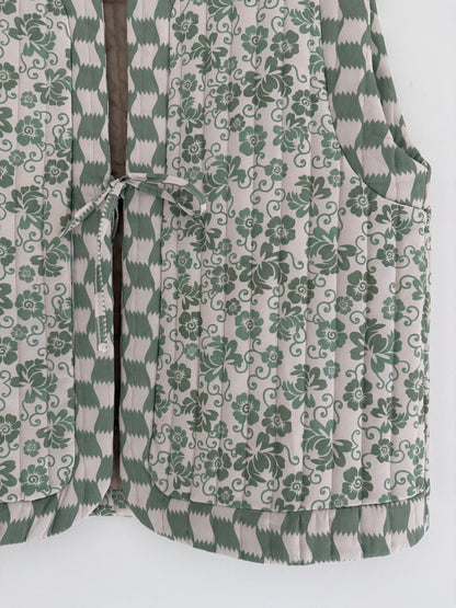 Veste sans manches matelassée avec motifs