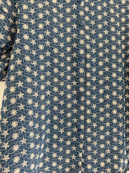 Chemise en jean manches courtes avec broderie en relief