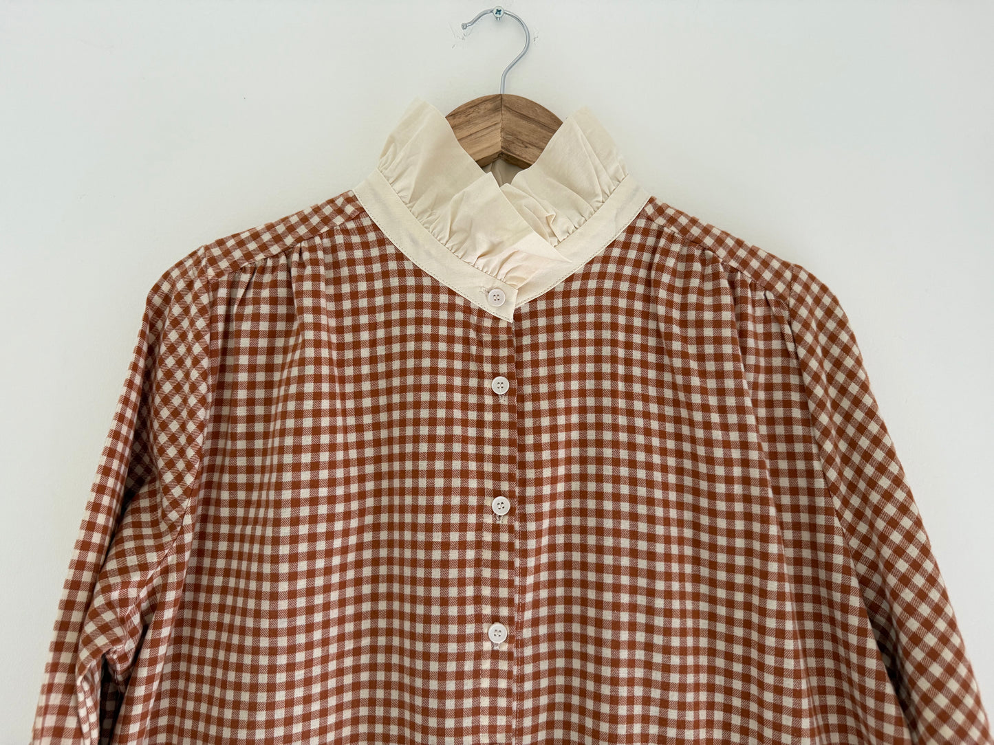 Chemise vichy camel et beige avec grand col blanc