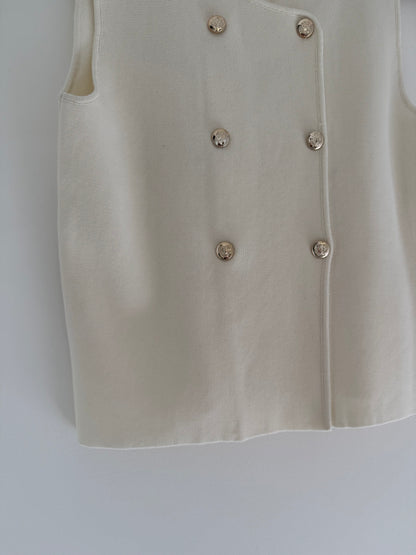 Débardeur beige avec boutons dorés