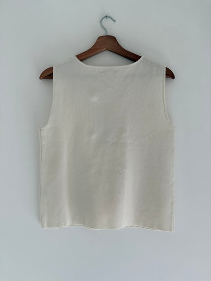 Débardeur beige avec boutons dorés