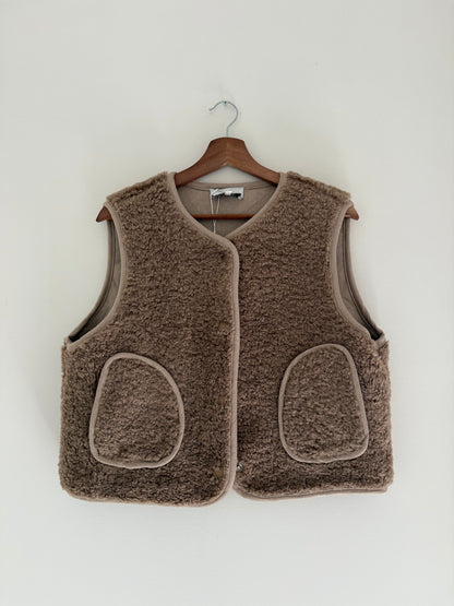 Gilet sans manches effet moumoute camel