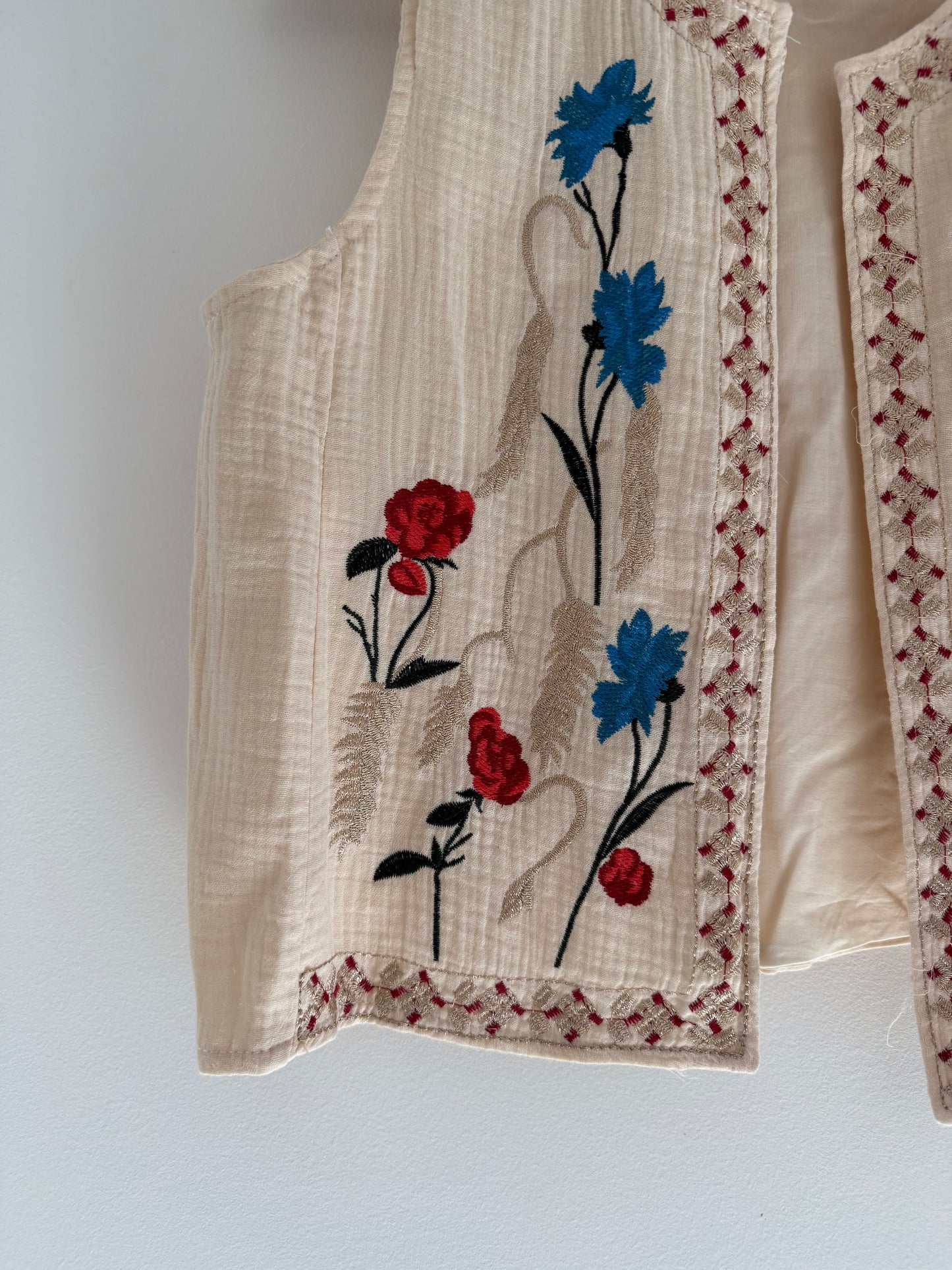 Gilet sans manches gaz de coton avec broderies