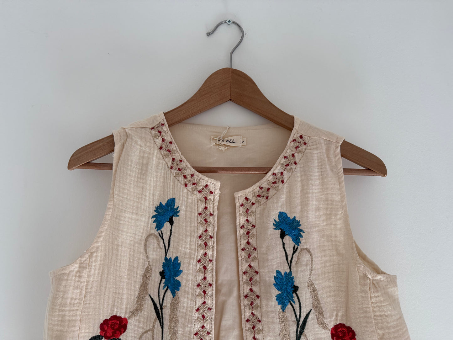 Gilet sans manches gaz de coton avec broderies