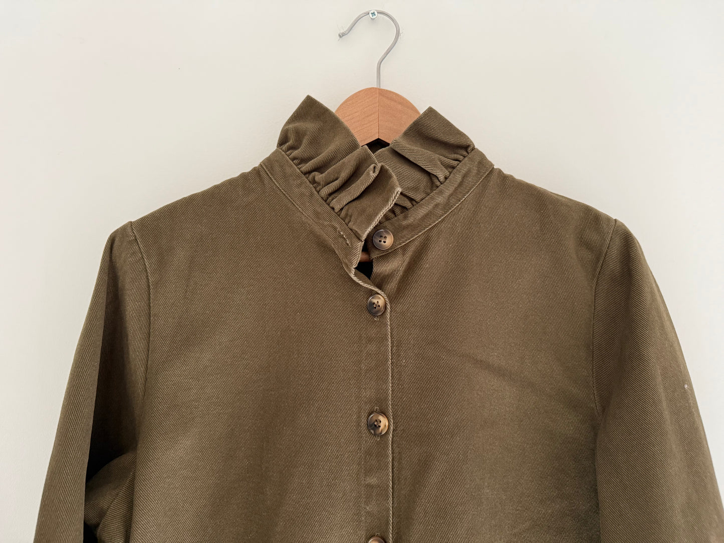 Sur chemise en jean kaki avec grand col