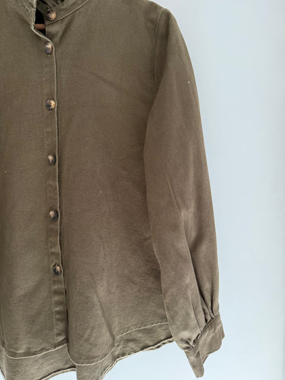 Sur chemise en jean kaki avec grand col
