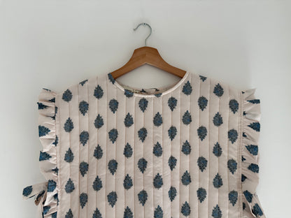 Plastron matelassé crème avec motifs bleus et boutons dans le dos&nbsp;