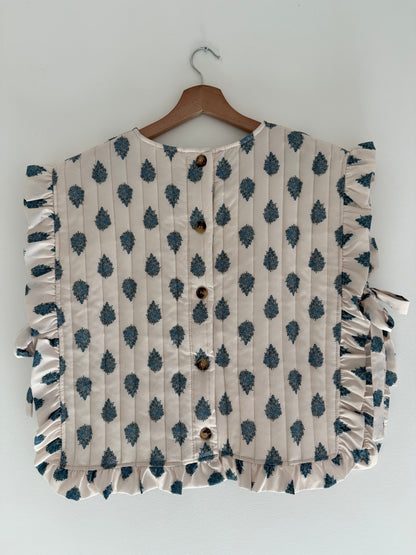 Plastron matelassé crème avec motifs bleus et boutons dans le dos&nbsp;
