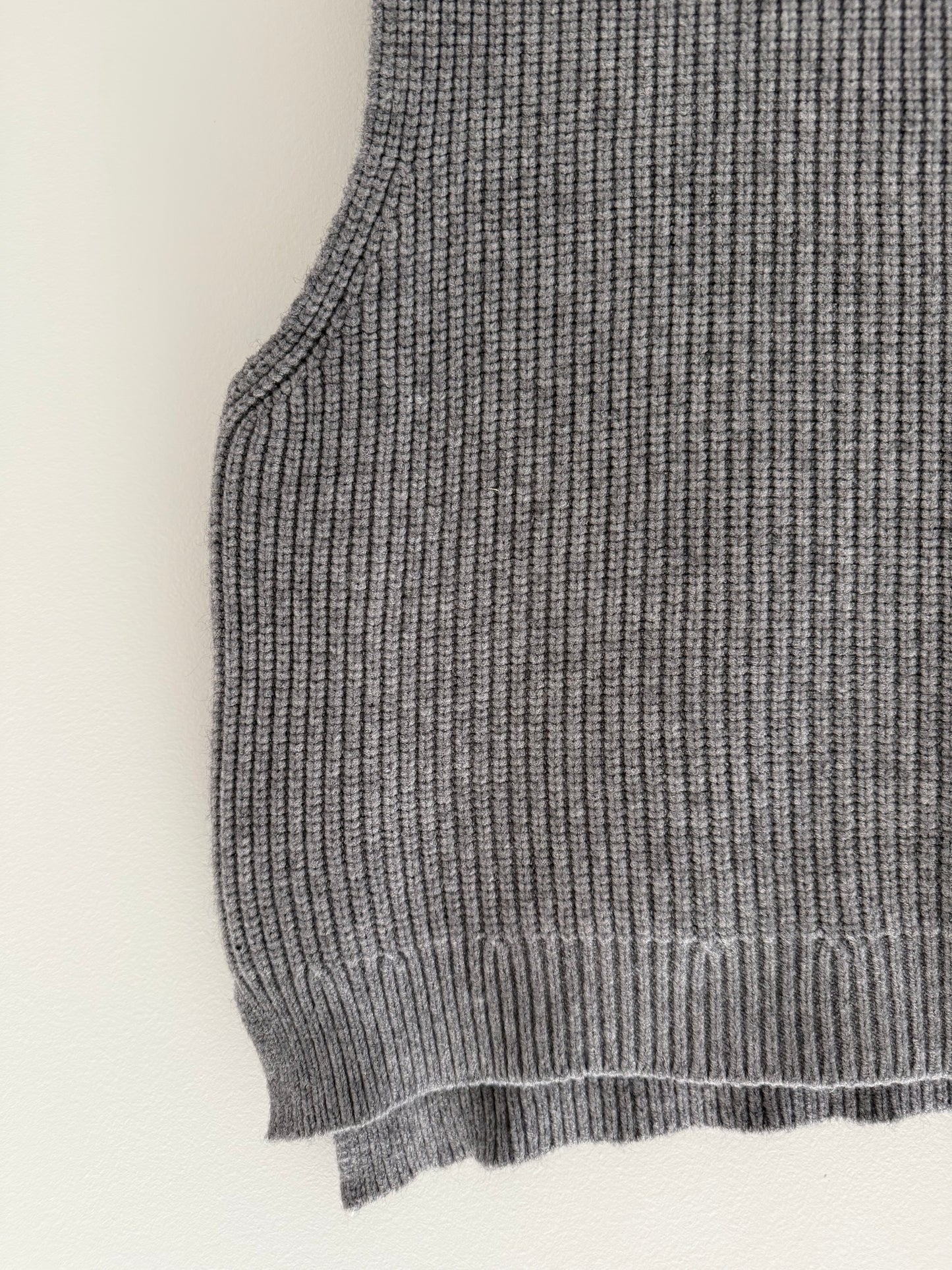 Pull sans manches avec grand col effet laine