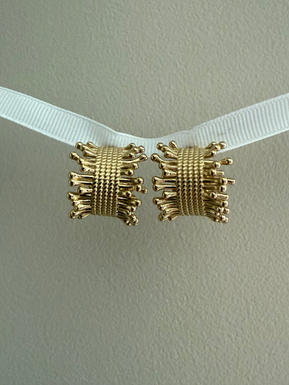 Boucles d'oreilles fantaisie dorées, design moderne