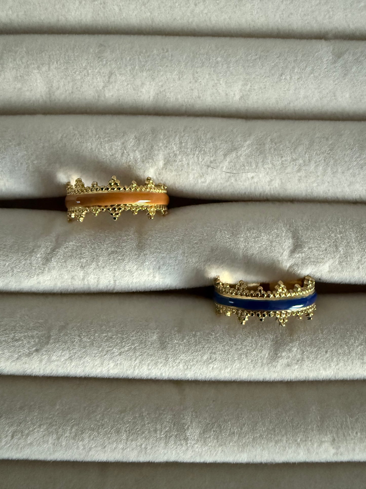 Bague anneau ouvert dorée avec bande de couleur