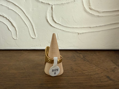 Bague fantaisie dorée martelée avec pierres grises