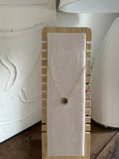 Collier fin doré avec pierre grise effet marbre