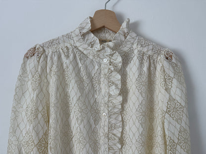 Chemise dentelle avec liseré doré