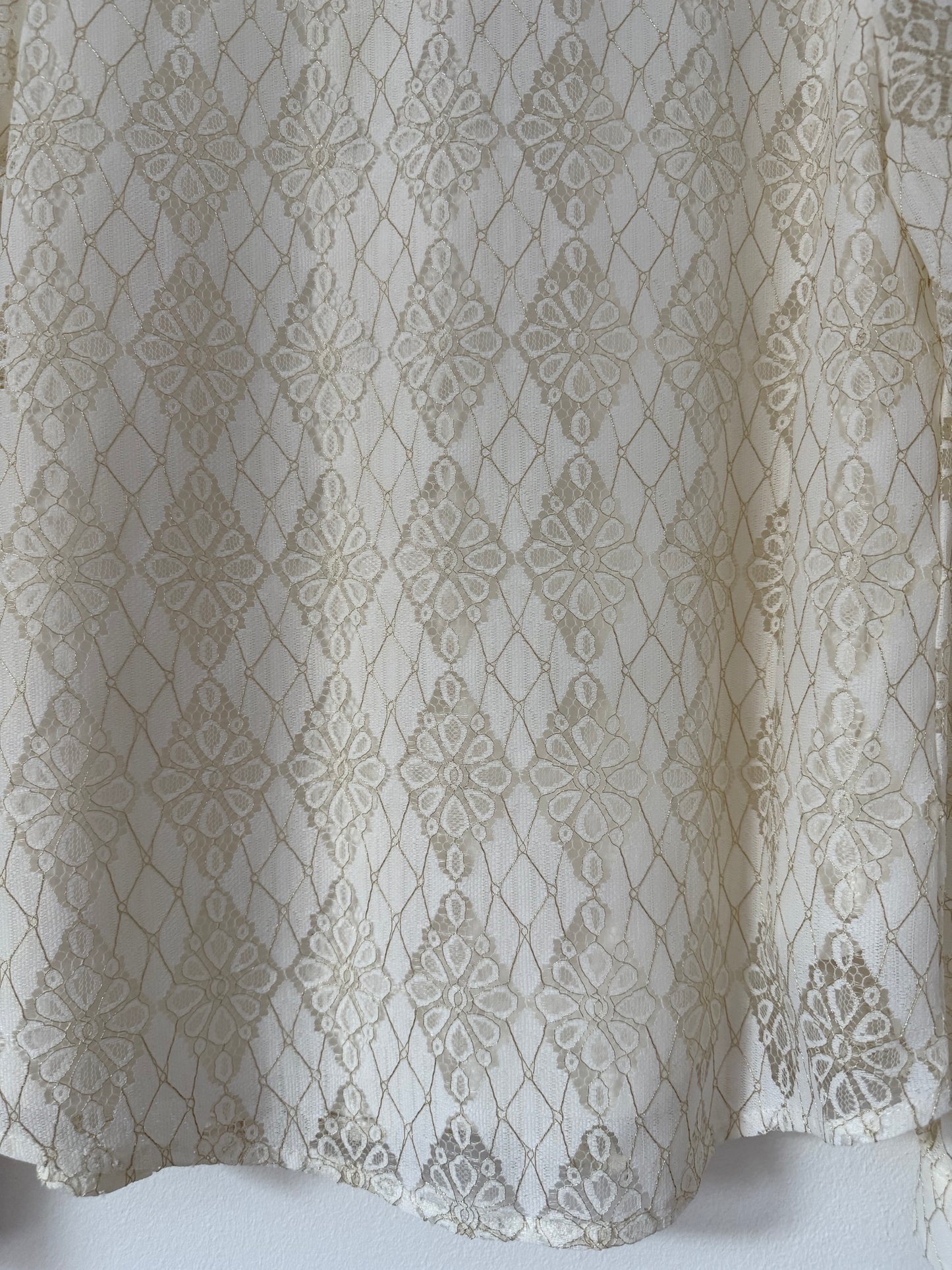 Chemise dentelle avec liseré doré