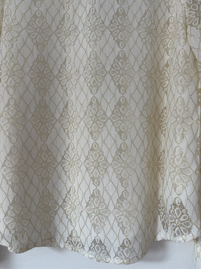 Chemise dentelle avec liseré doré